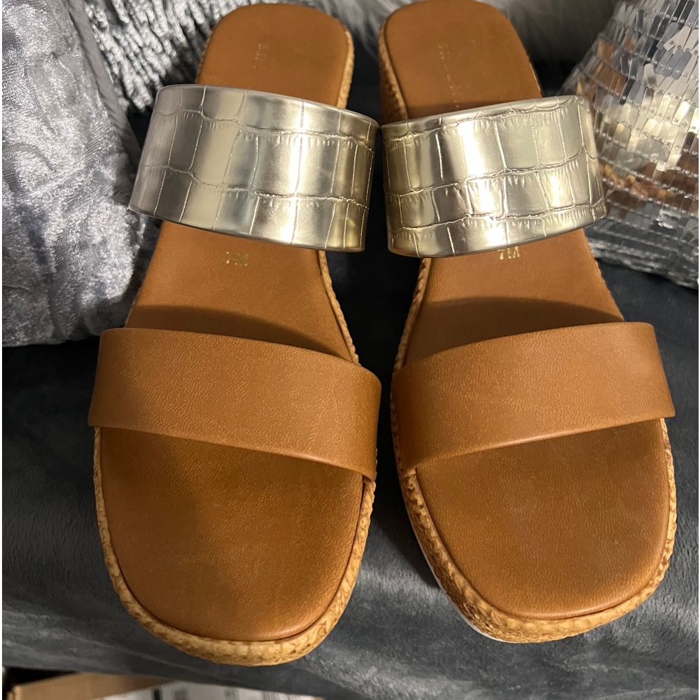 Cute gold and cognac wedges.